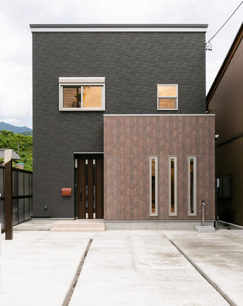 シックな雰囲気漂うレトロな住まい