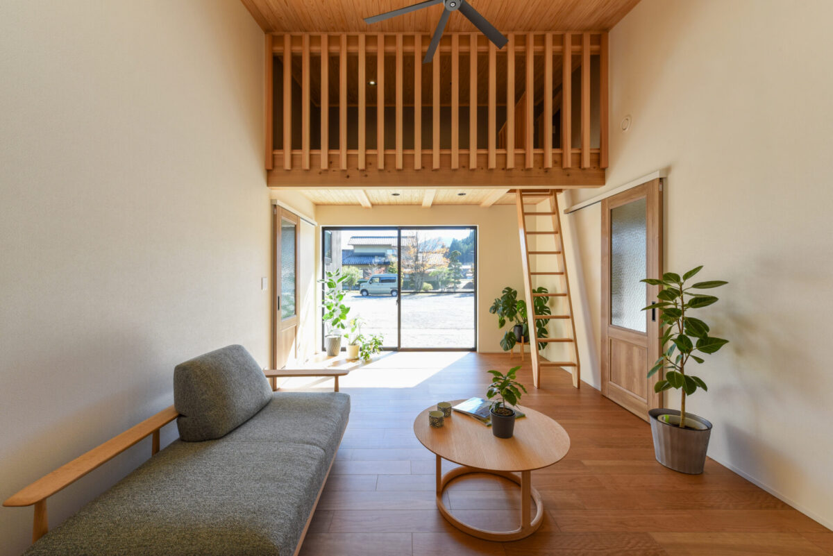 自然体で暮らす　ロフトのある平屋